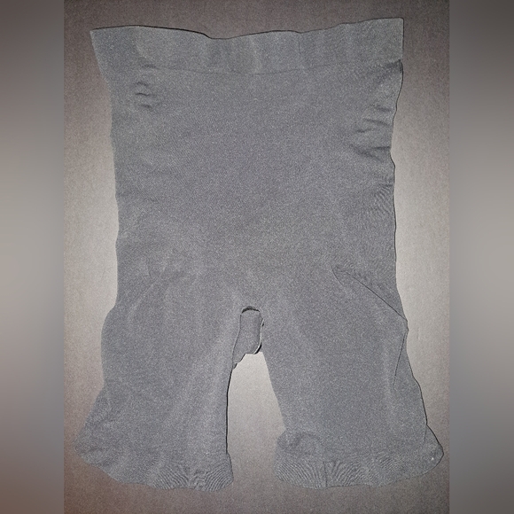 💕NEW SKIMS Seamless Sculpt Mid Rise Waist Thigh BBL Shaping Shorts Black ONYX L - Picture 5 of 12